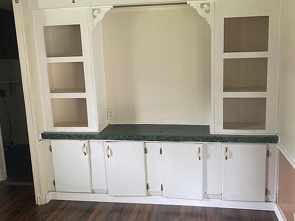 Lots of storage in the kitchen area.