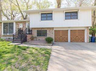 902 Douglas Dr, Bellevue, NE 68005