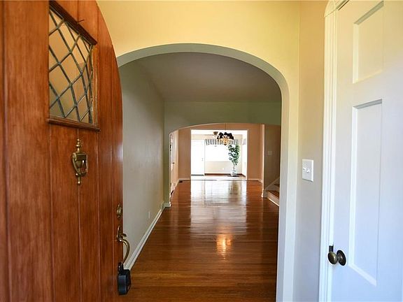 4th image of 141 Elmdale Ave