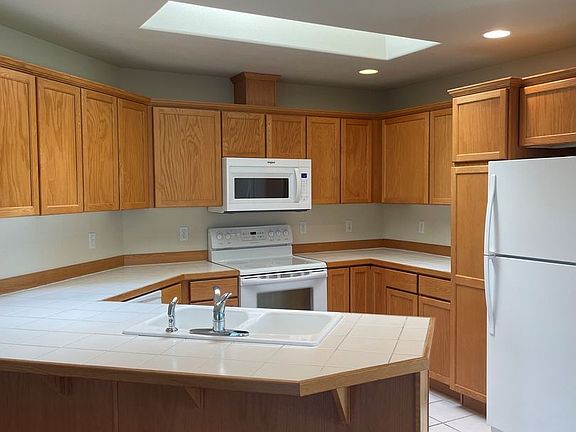 5th image of 313 S Mary Ln