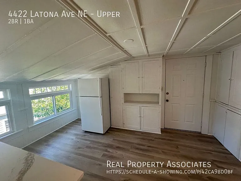 4422 Latona Ave NE #UPPER — Photo 3