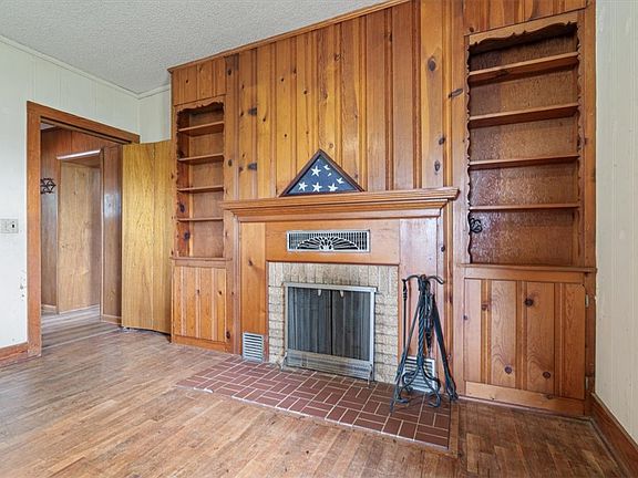3rd image of 113 E Holt Rd