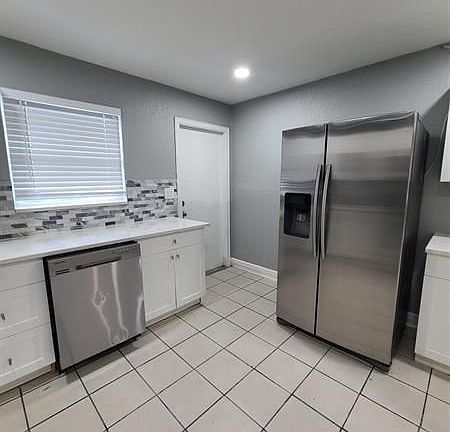 5th image of 1634 W 9th St APT 4