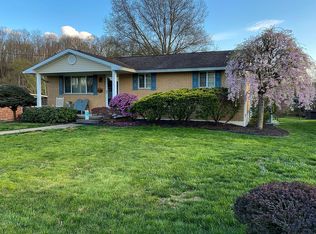 52 Betsy Ln, Belpre, OH 45714