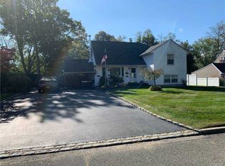 20 Garden Ln, Centereach, NY 11720