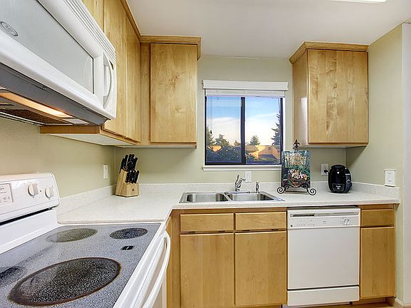 4th image of 10027 NE 138th Pl #D7