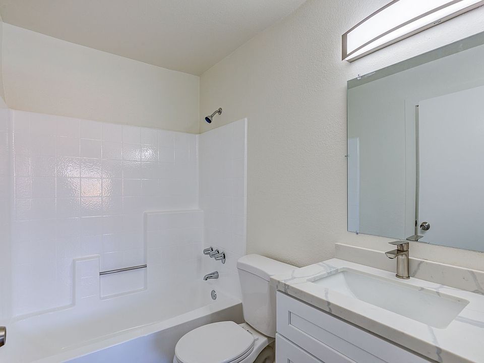 1st image of 720 S Hoover St APT 108