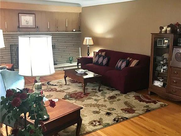 3rd image of 7637 E Parkside Dr
