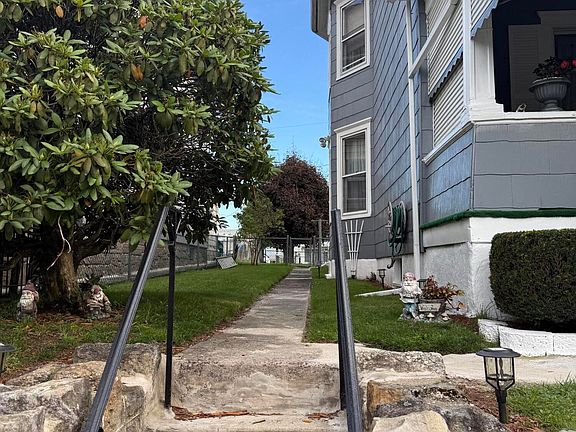 5th image of 347 Muir Ave