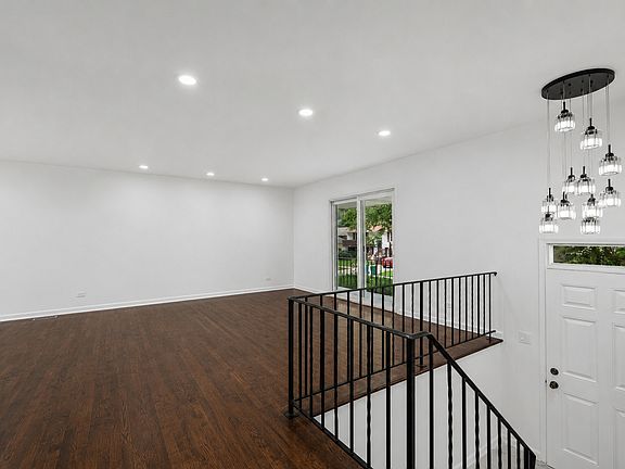 4th image of 669 White Pine Rd