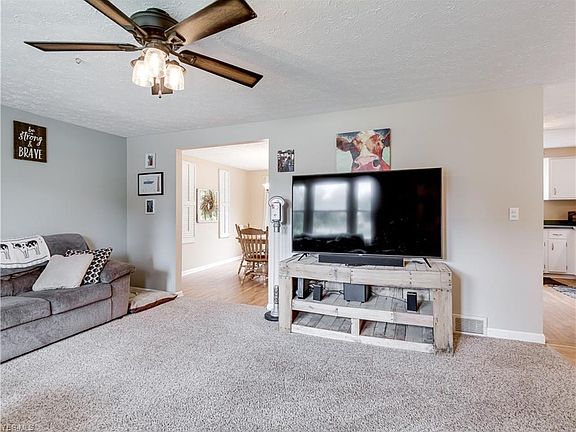5th image of 937 Twin Oaks Cir