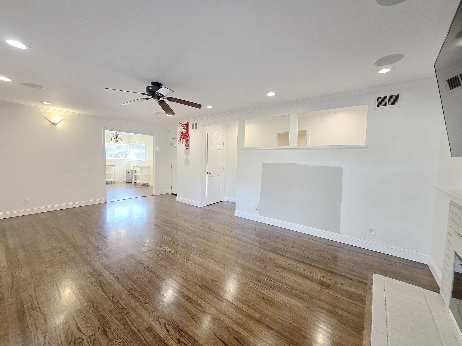 3 bed, 1300 sqft, $4,850 — Photo 4