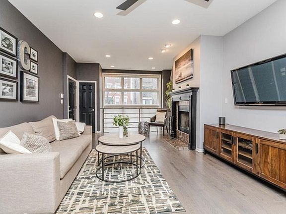 3rd image of 2625 W Cortez St #1