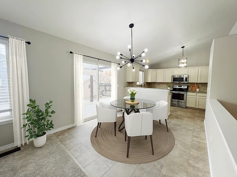 990 Emerald Dr — Photo 5