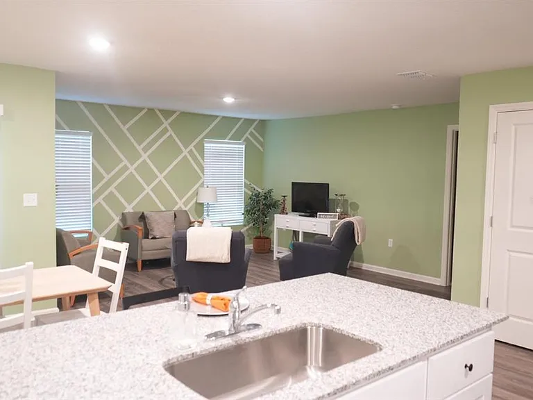326 Medina Ct — Photo 10