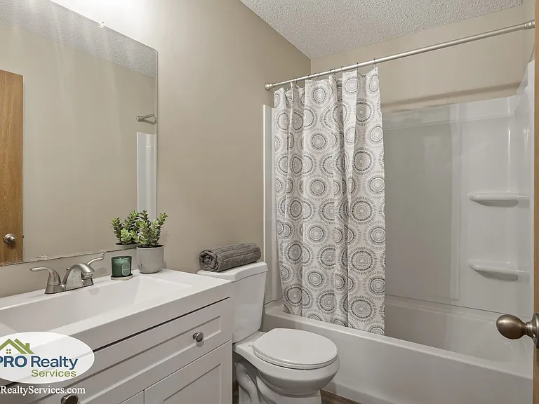 23345 Yucca St NW — Photo 9