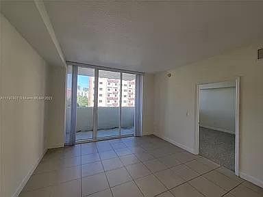2nd image of 305-480 Hibiscus St #305
