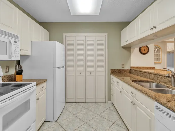 43 Plantation Dr, Vero Beach, FL