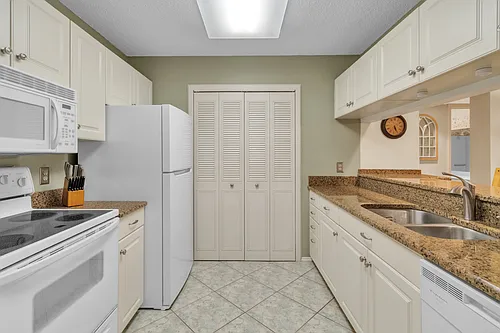 43 Plantation Dr #204 Photo 1