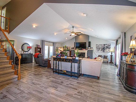 3rd image of 2825 Chatham Ln