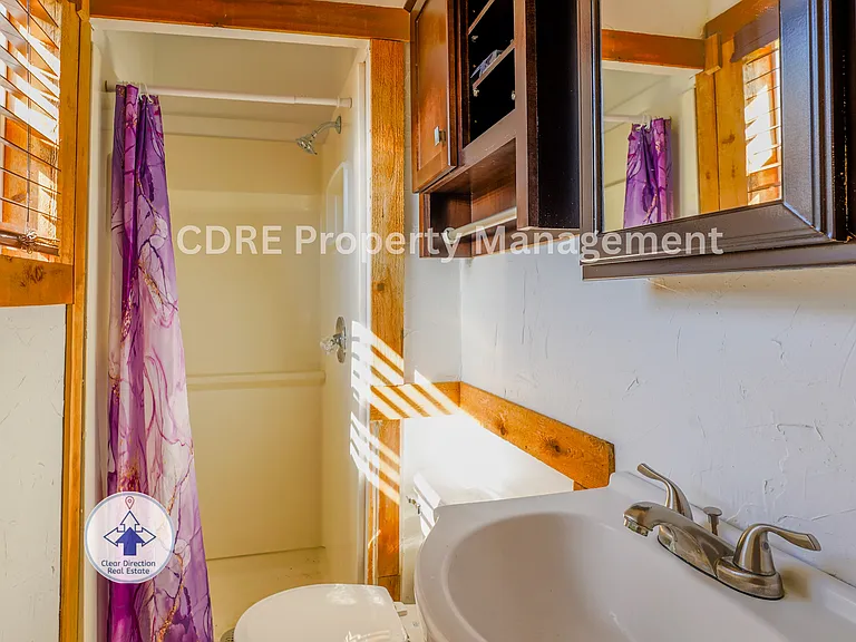 422 Washington St — Photo 9