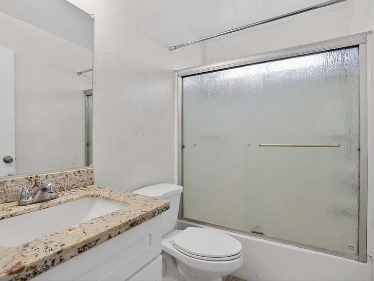 2524 Pemberton Ct — Photo 23