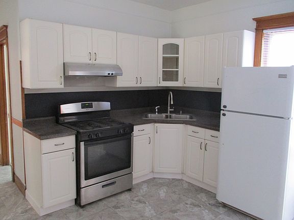 5th image of 2416 Gunderson Ave