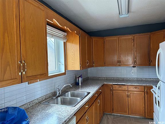 3rd image of 1012 Stadacona STREET E