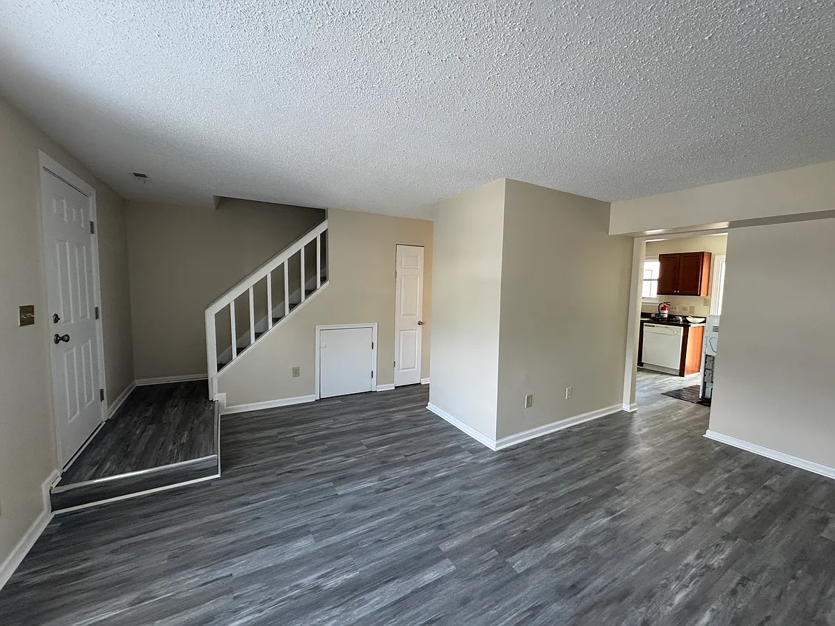 Building Photo - 621 Cedar Springs Ct