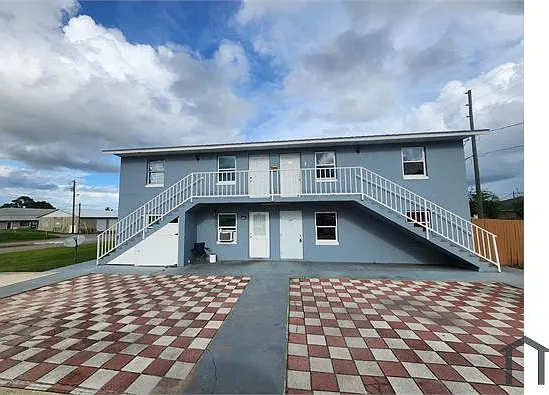 2 bed, 740 sqft, $1,050 — Photo 2