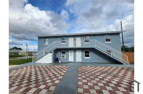 Building Photo - 4135 Commercial Dr #4135