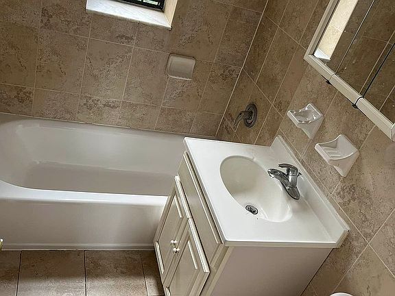 5th image of 623 W 204th St #5G