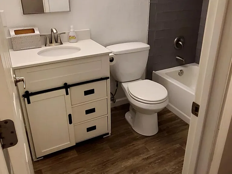 449 E Pierce St — Photo 24