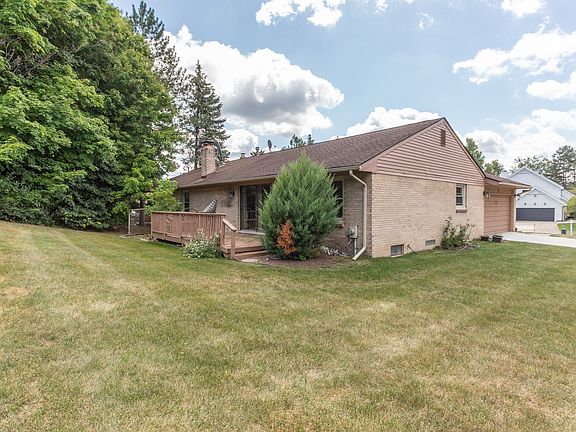 4th image of 38168 Lancaster Dr
