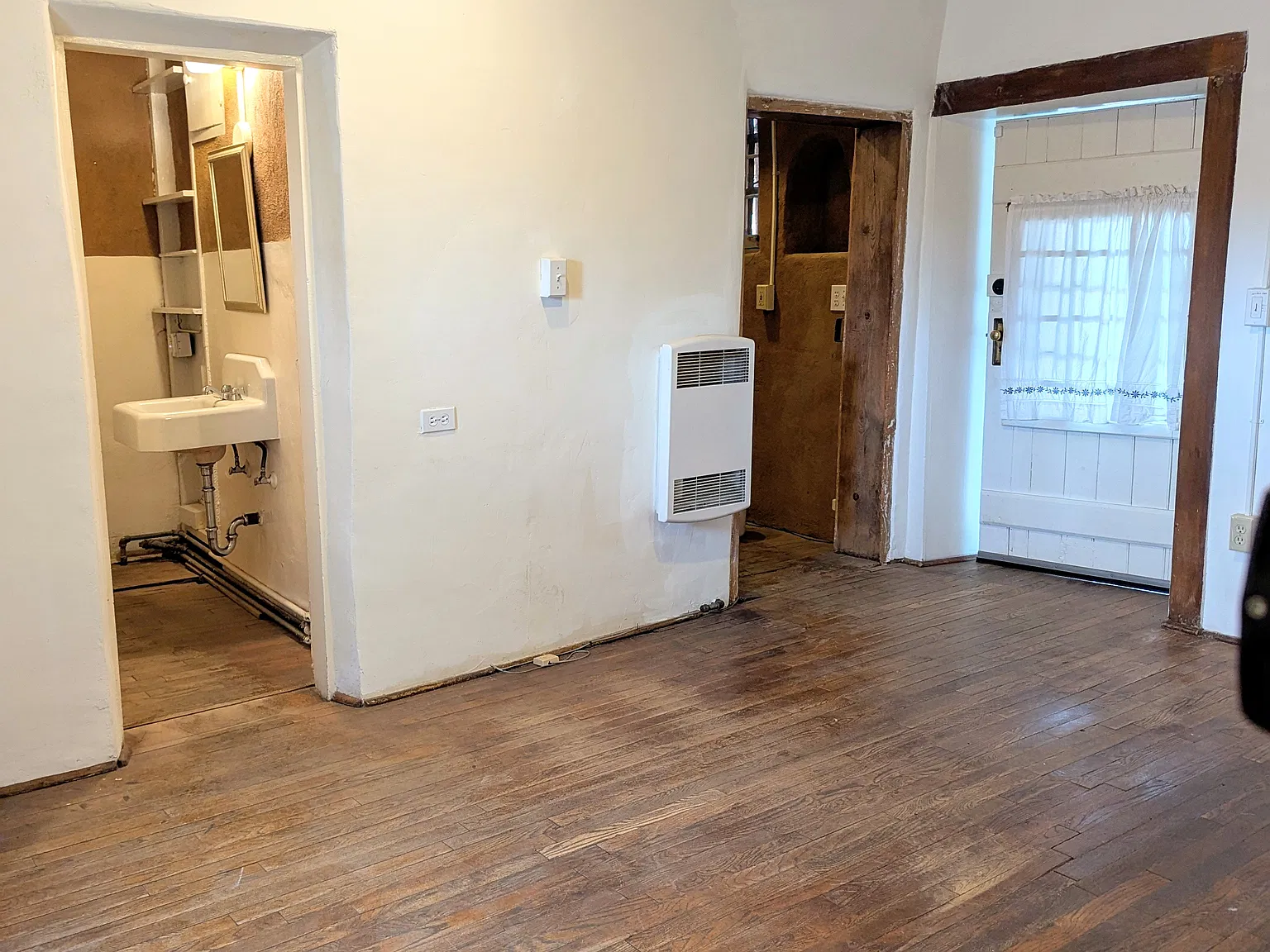 Studio, 350 sqft, $1,300 — Photo 2