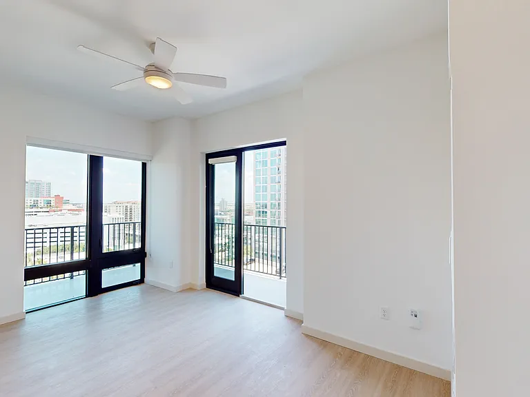 101 N Meridian — Photo 114