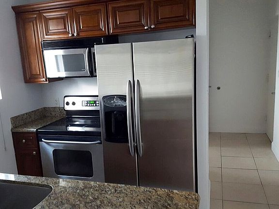 2nd image of 400 SW 2nd St APT 301