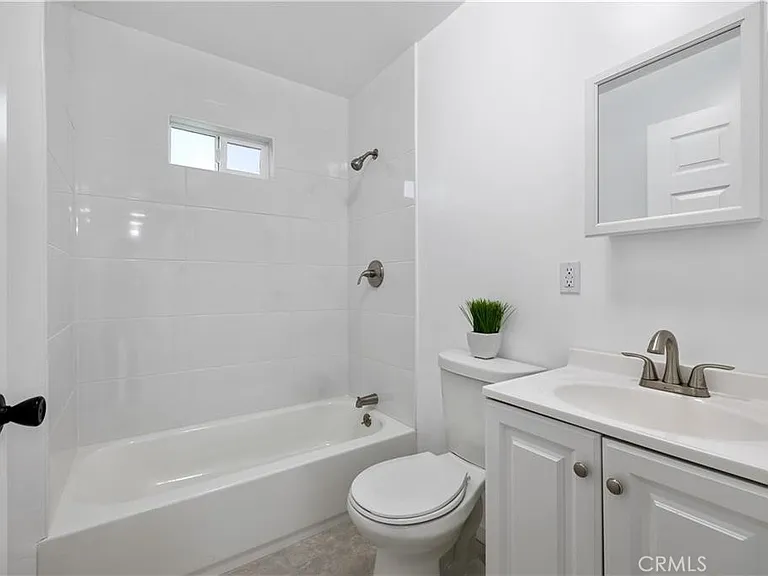 527 W 119th St — Photo 14
