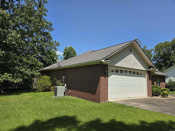 3rd image of 406 Wildwood Cv