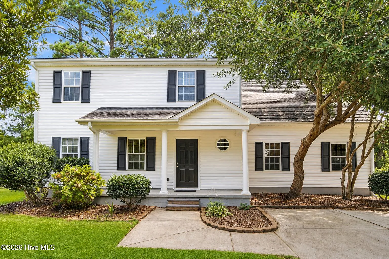3 bed, 2.5 bath, 1758 sqft, $2,300 — Photo 1