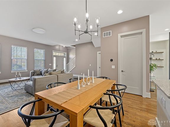 5th image of 9198 Beacon St