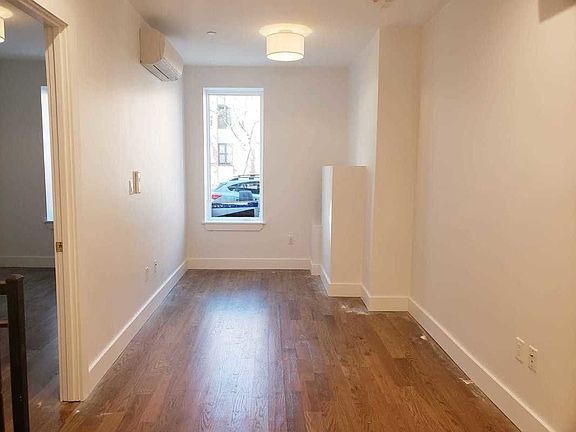 4th image of 484 Gates Ave #1