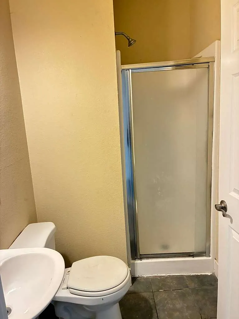 2 bed, 1400 sqft, $950 — Photo 2