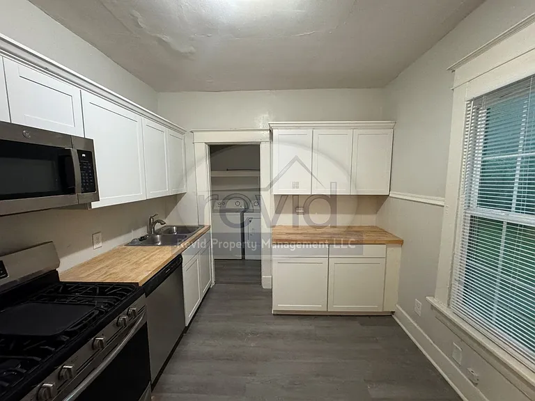 631 S Graham St — Photo 17