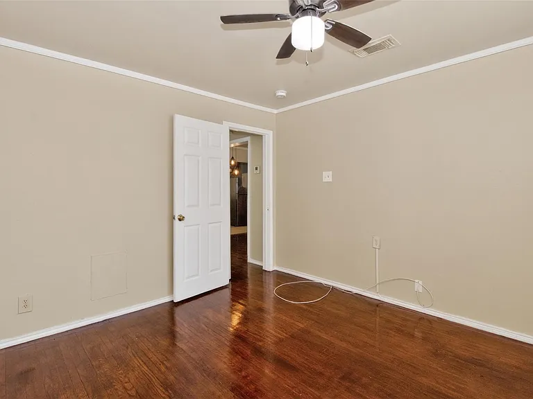 2916 Avenue M — Photo 12