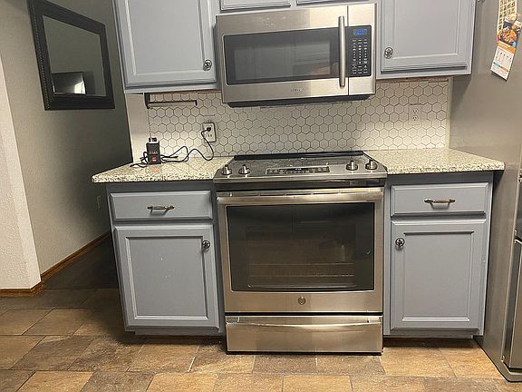 5th image of 629 NE 18th St