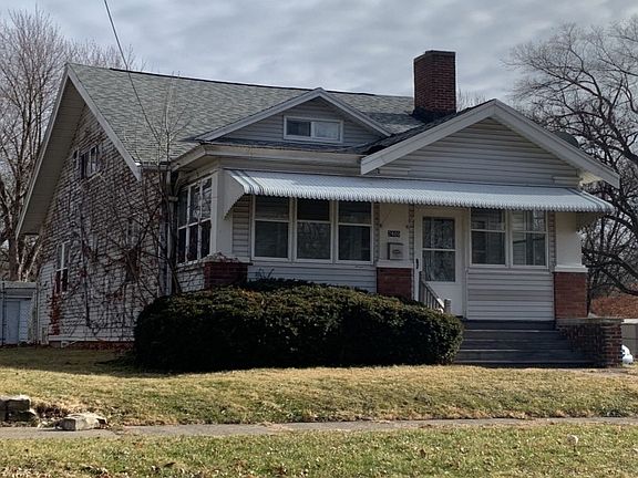 3rd image of 2400 N Delaware Ave