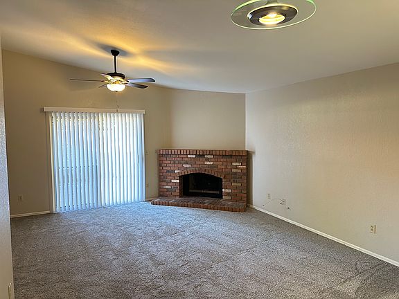 4th image of 320 E Campo Bello Dr