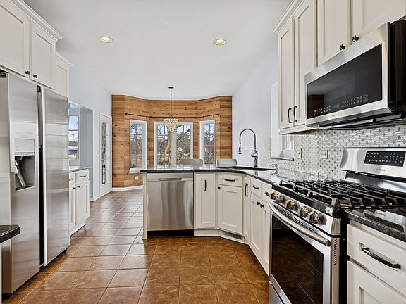 3rd image of 641 Indigo Ln