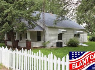 860 Tabor Valley Rd, Manhattan, KS 66502
